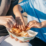 Perché i cibi ultraprocessati aumentano nei bambini il rischio di denti sporgenti