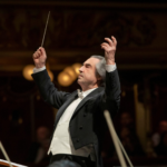 “Mi sento un padre in pectore dei Wiener Philharmoniker”: il maestro Riccardo Muti festeggia al Teatro alla Scala 50 anni ininterrotti sul podio